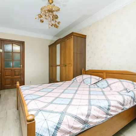 Apartment уютная на лукьяновке *